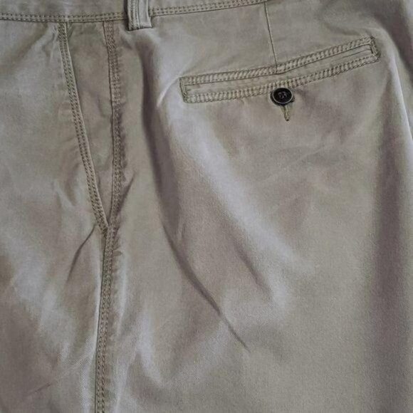 Tommy Bahama Embroidered Logo High Rise Green-Khaki Sz 38 Shorts w Pockets - Picture 2 of 15